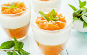 Panna cotta et compotée de rhubarbe au Xylitol 